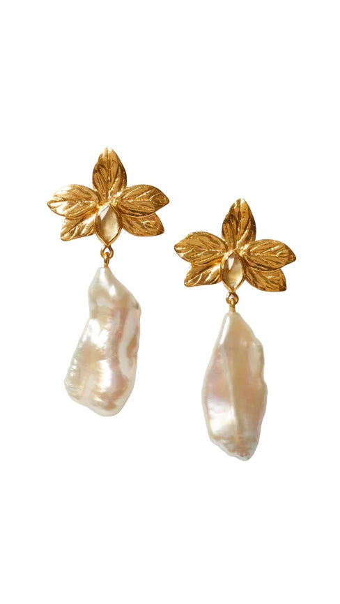 Sylve Drop Earrings (White Pearl)